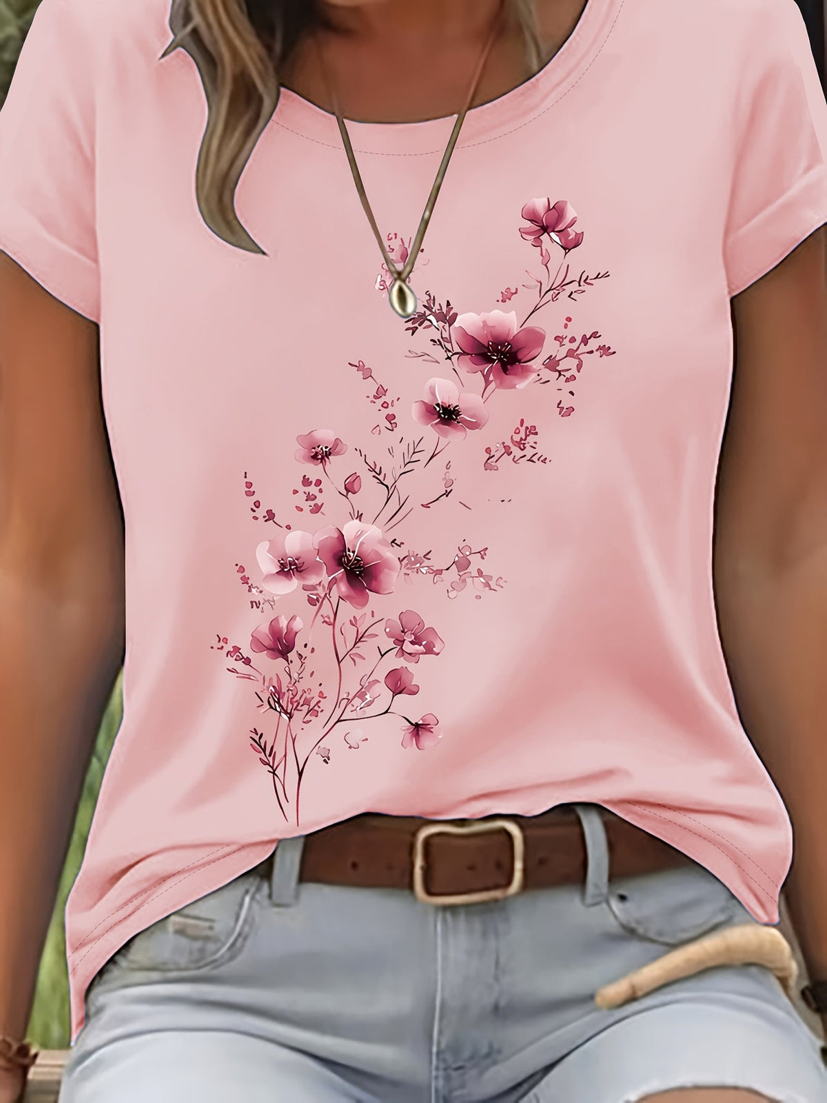 Women's Watercolor Floral Print T-Shirt – Elegant Round Neck Short Sleeve Casual Top for Spring & Summer