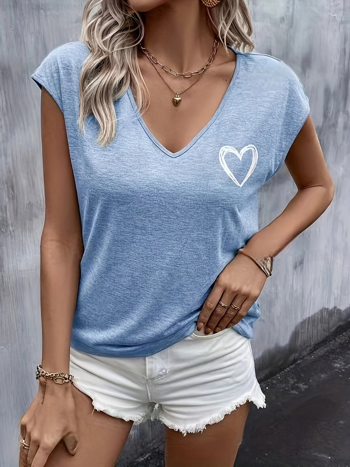 Women's Heart Print Batwing Sleeve V-Neck T-Shirt Cute Casual Graphic Tee Summer Loose Fit Knit Top for Daily Wear