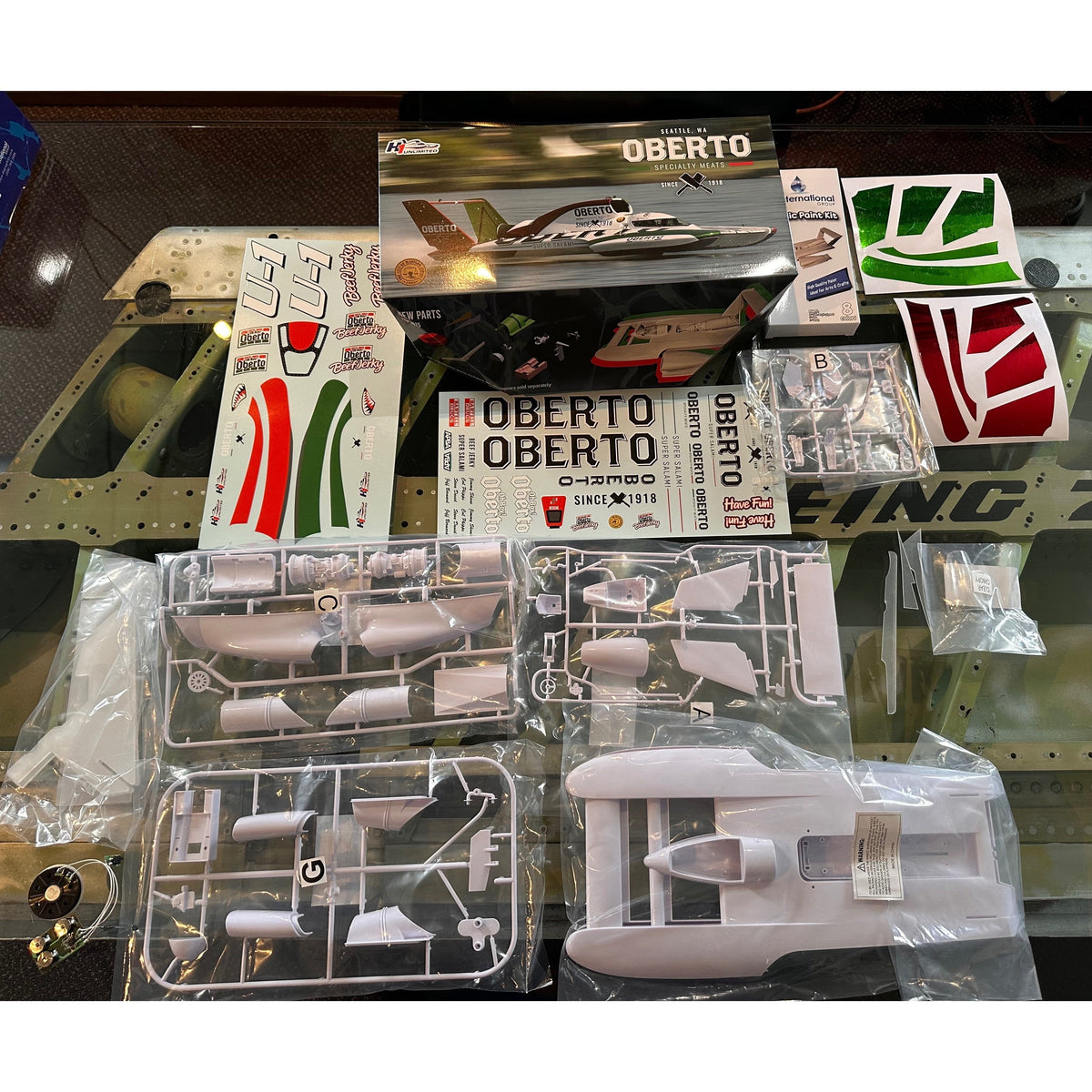 1/25 Scale Oh Boy Oberto Unlimited Hydroplane Boat Plastic Model Kit – 51 Pieces, Acrylic Display Stand with Sound Chip, Paints, Glue, Brushes & Water-Slide Decals, Collector Gift for Hydroplane Fans