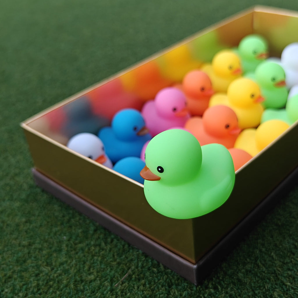 Colorful Rubber Ducks 18/42pcs Bulk Mini Duck Set Brightly Colored Bath Toys Party Decorations Car Dashboard Ornaments New Year Holiday Gift Random Color