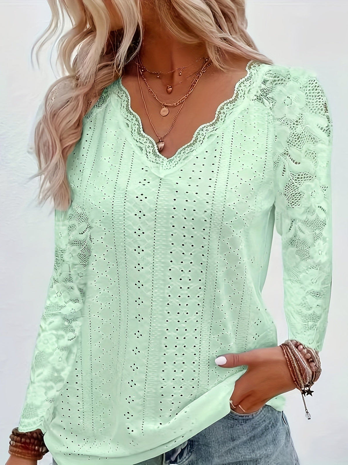 Women's Contrast Lace V-Neck Eyelet Long Sleeve T-Shirt - Elegant Floral Lace Trim Casual Top for Spring Fall