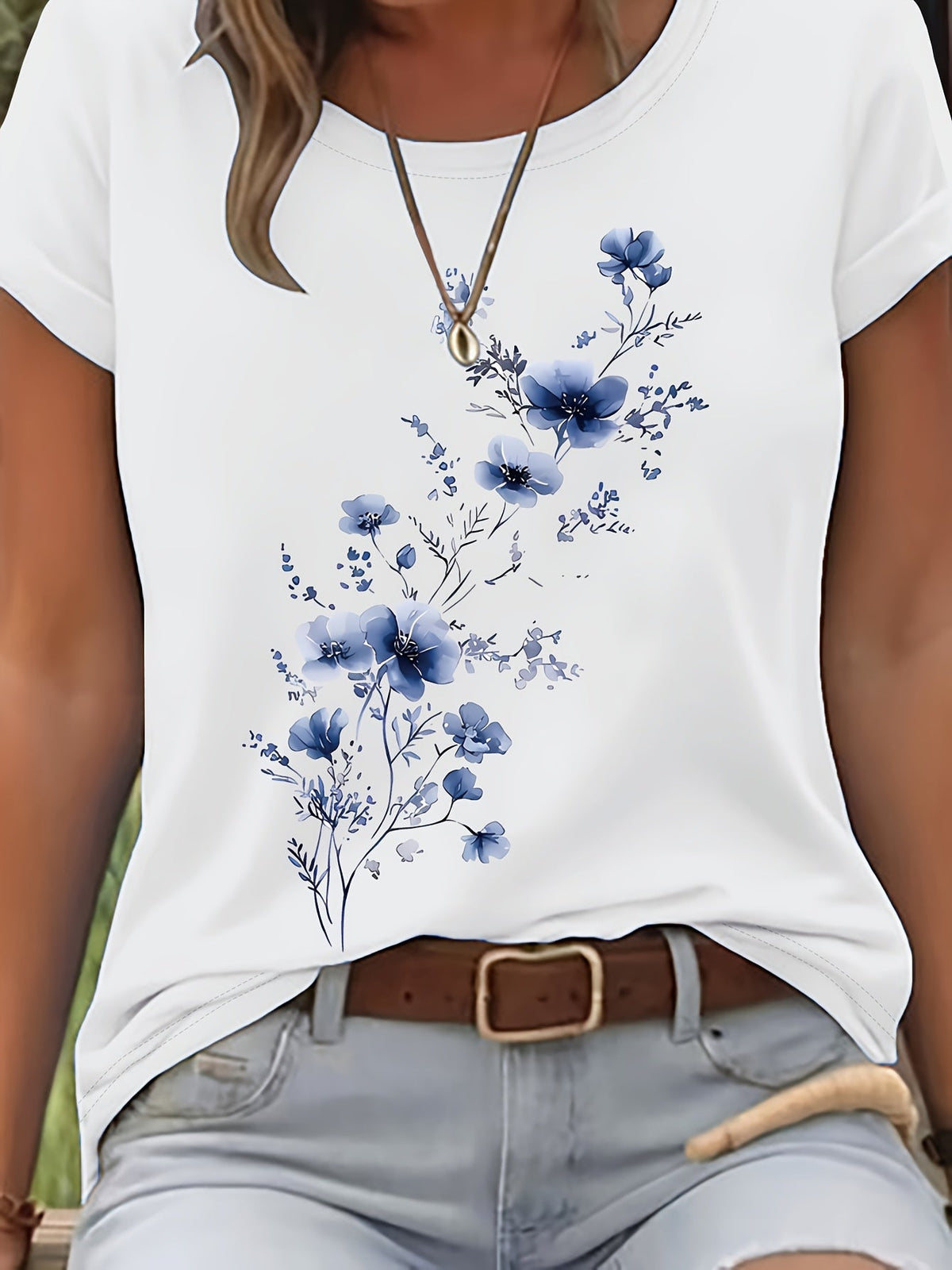 Women's Watercolor Floral Print T-Shirt – Elegant Round Neck Short Sleeve Casual Top for Spring & Summer