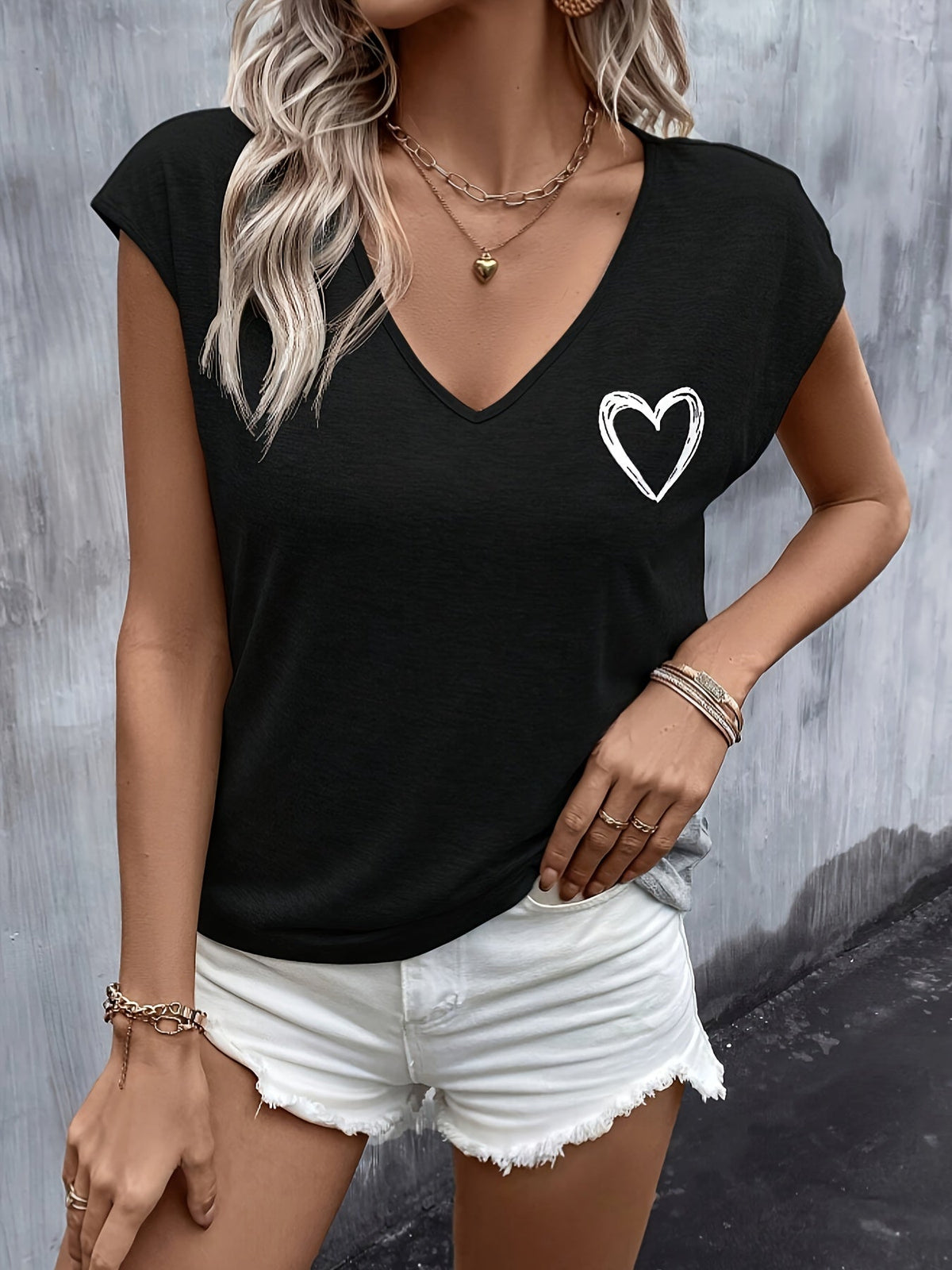 Women's Heart Print Batwing Sleeve V-Neck T-Shirt Cute Casual Graphic Tee Summer Loose Fit Knit Top for Daily Wear