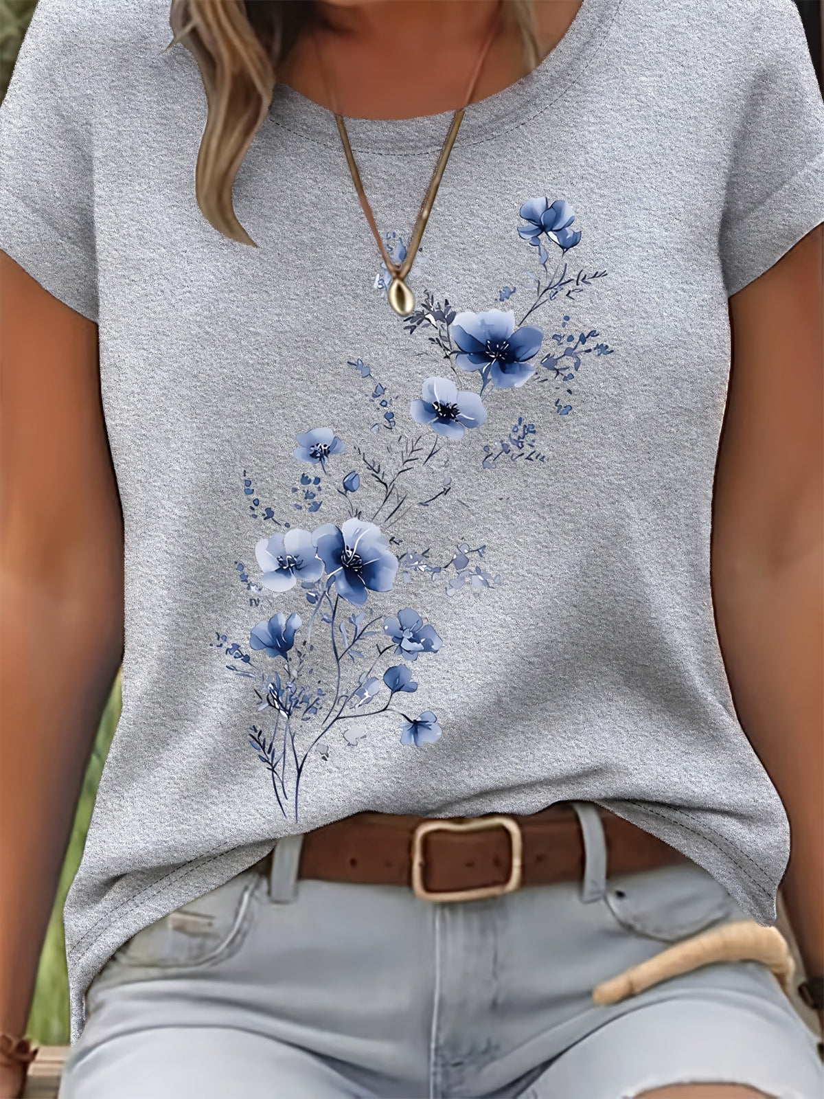 Women's Watercolor Floral Print T-Shirt – Elegant Round Neck Short Sleeve Casual Top for Spring & Summer