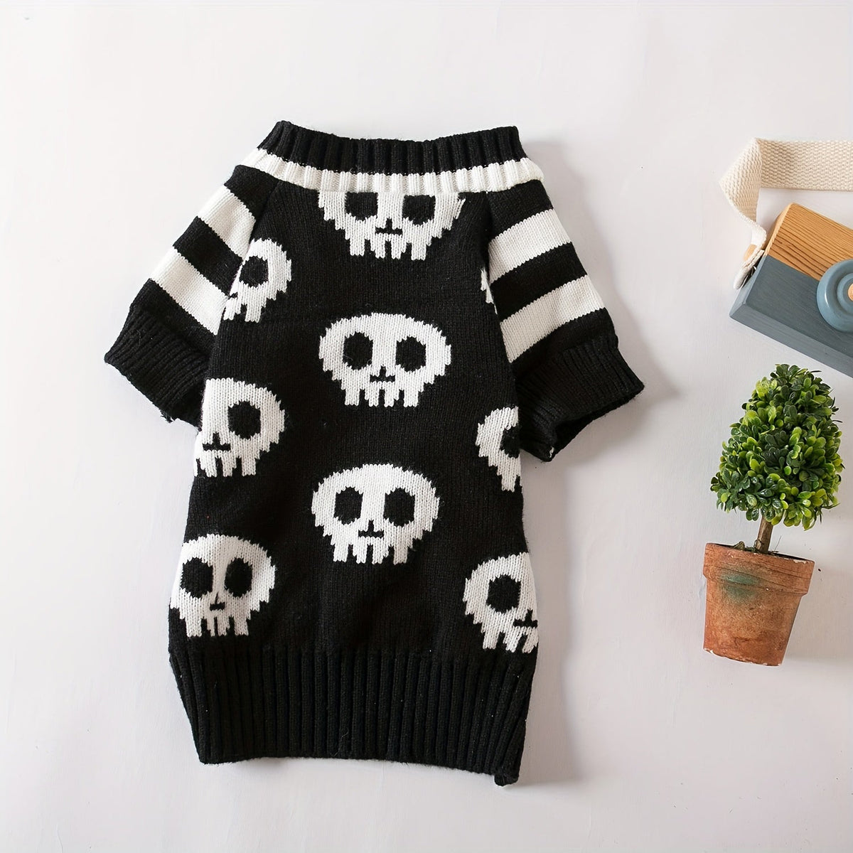 Halloween Dog Sweater Black Skull Pattern - Thermal Knit Pullover for Small to Medium Dogs, Machine Washable Winter & Autumn Coat for Chihuahuas, Yorkies & Pomeranians, Festive Halloween Pet Costume (S/M/L)