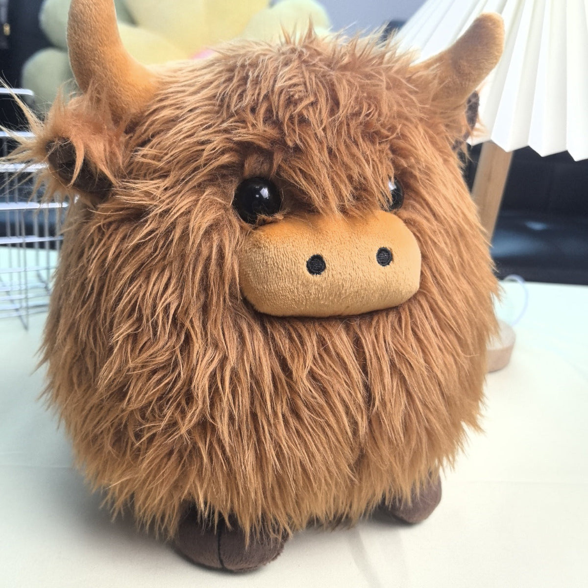 Cute Scottish Cow Plush Dog Toy – Round Fluffy Simulation Animal Bite Toy for Dogs & Cats, Soft Squeaky Companion Doll for Anxiety Relief, Chewing & Interactive Play for Puppies and Small Pets